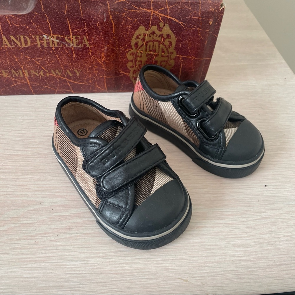 Stylish Black and Tan Burberry Kids Shoes size 17
